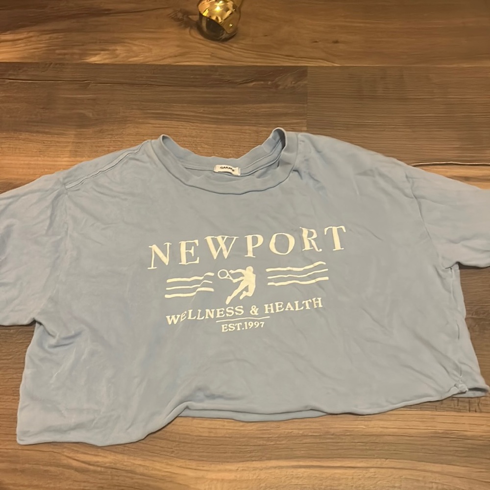 Cute half shirt from garage in good condition!